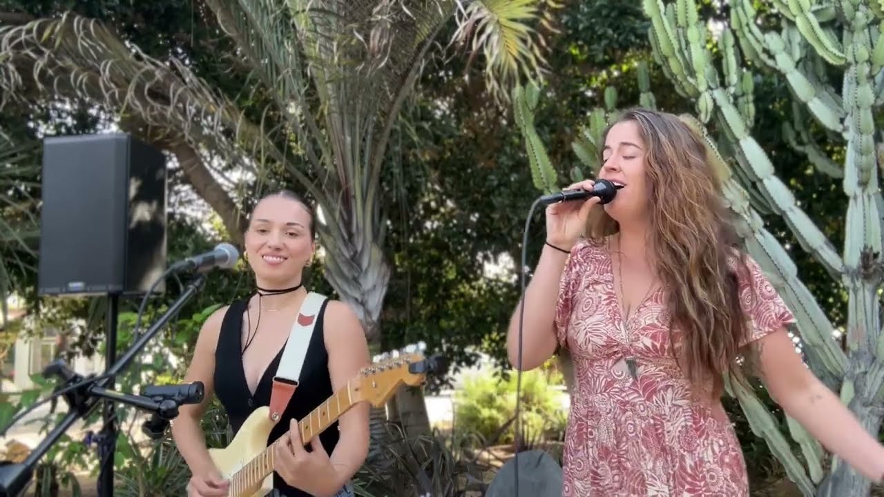 Valerie (Amy Winehouse / The Zutons Live Cover) - Marelle & Brianna Grace