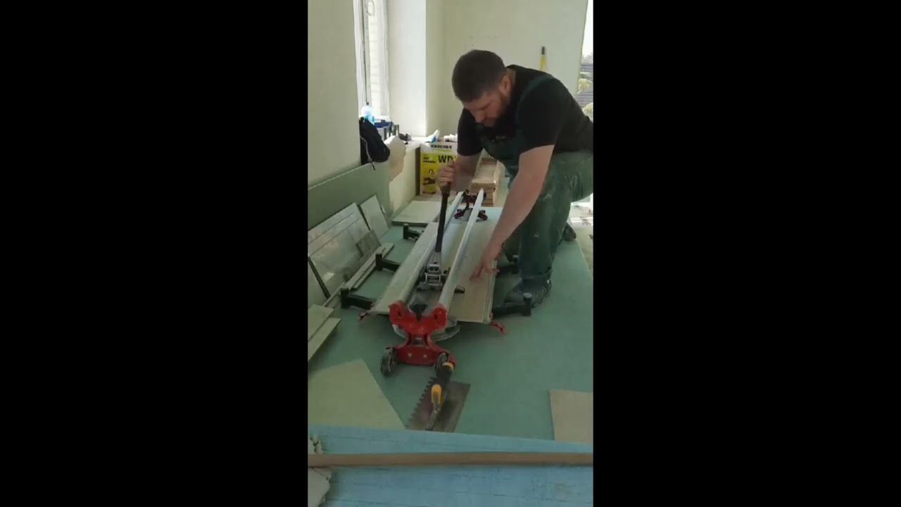 Різ плитки ручним плиткорізом Rubi TZ-1300 - безперечно один з найкращих плиткорізів в світі!