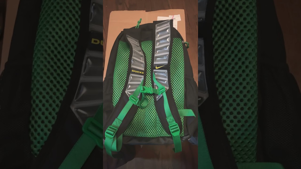 Nike Oregon Ducks Utility Heat Backpack #nike #oregonducks #nikeunboxing