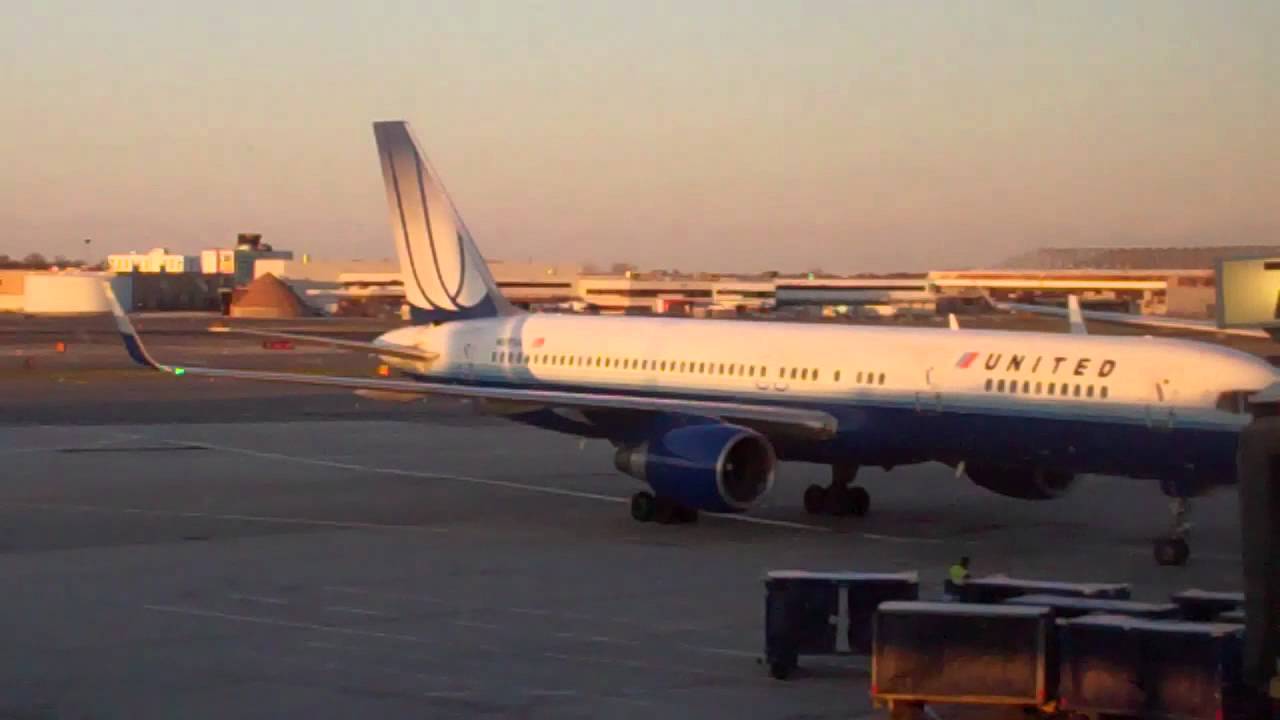 New York John F. Kennedy (JFK) Terminal 7 Operations 2/4/12 HD