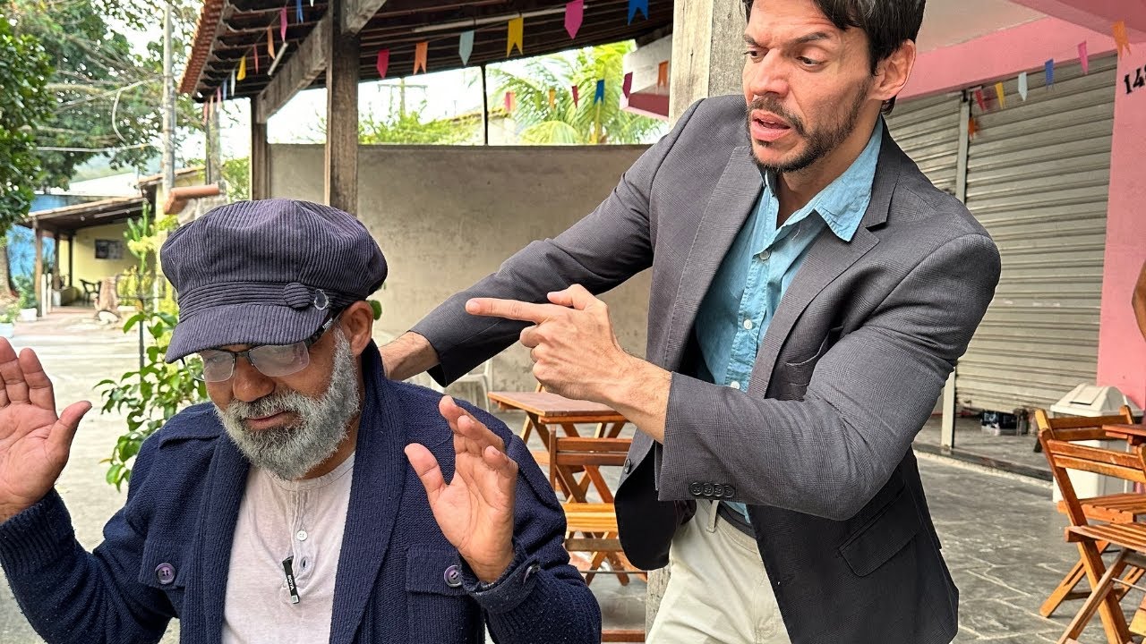 😱 Este senhor foi barrado no restaurante, e o que acontece surpreende a todos 🍽️💔