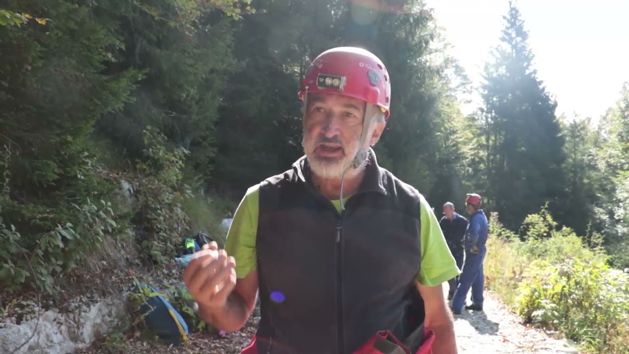Pulizia galleria prima guerra mondiale Asiago, Video di Giorgia Gruppo Grotte Giara Modon Valstagna.