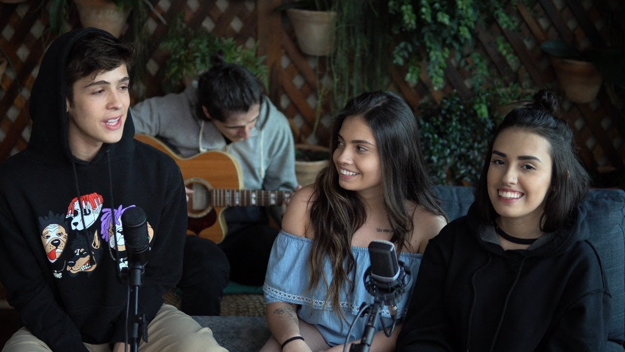 Carol & Vitoria feat. João Guilherme - Manual (Acústico)