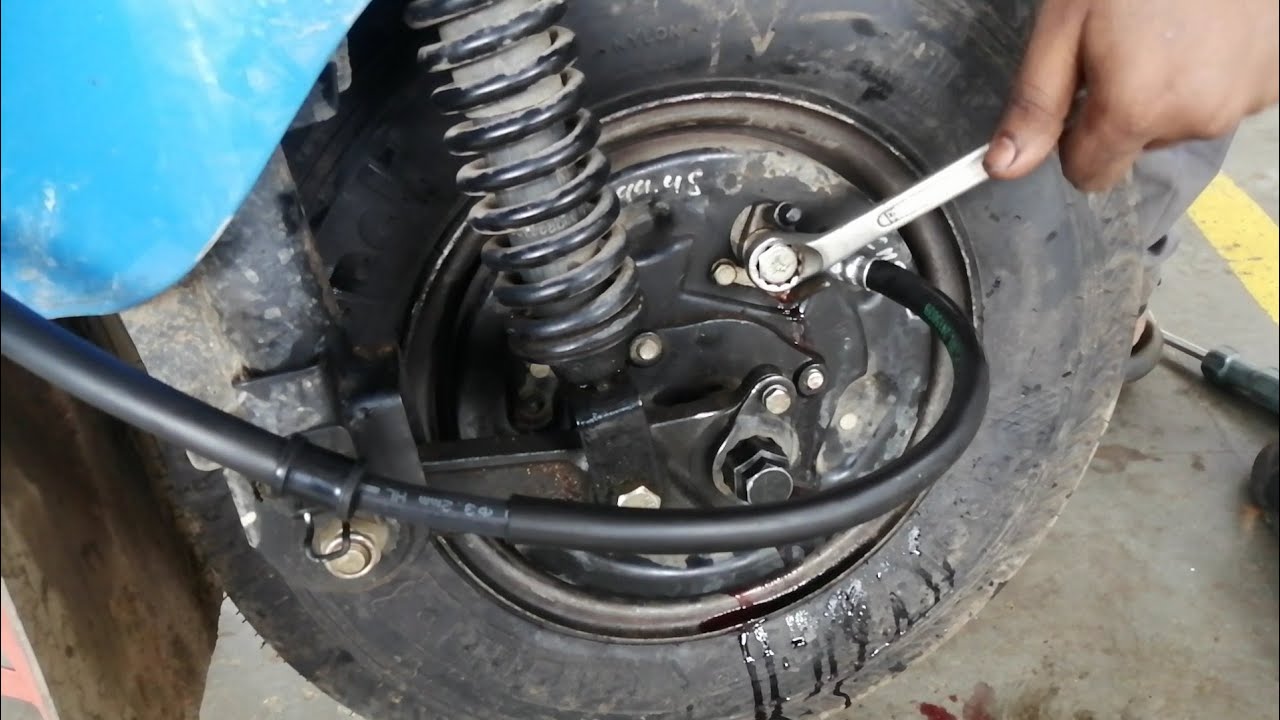 Bajaj Re Maxima C Bs6 Brake Pipe Change || bajaj maxima c bs6 2021 || bajaj maxima c 2023
