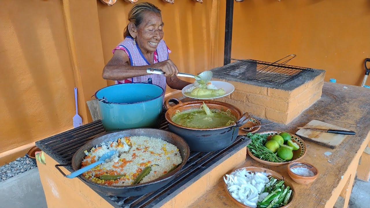 Hoy Les Presento MOLE VERDE DE POLLO, Asi Como Lo Hacemos Aca En Guerrero, Para Chuparse Los Dedos