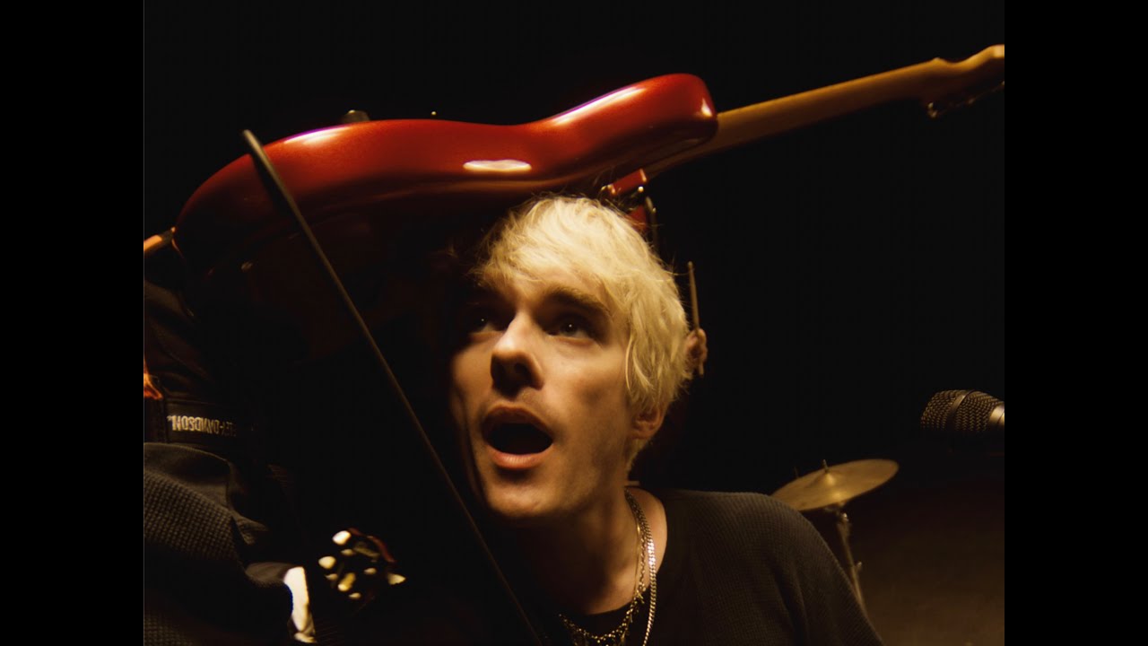 Waterparks: RED GUITAR (OFFICIAL MUSIC VIDEO)