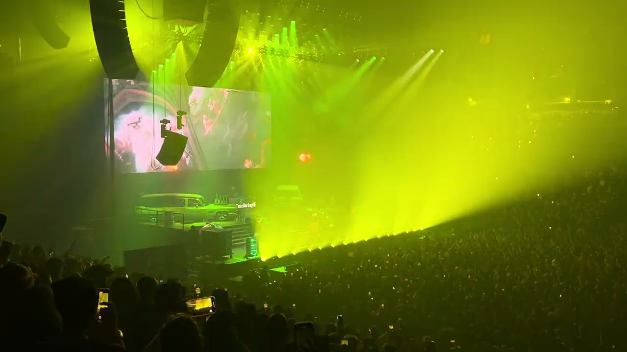 $uicideboy$ performing ‘Not Even Ghosts Are This Empty’ + ‘1000 Blunts’ in Vancouver, BC