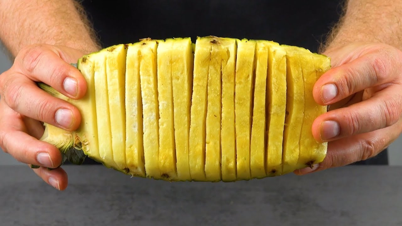 Affetta l'ananas COSÌ e legalo a un trancio di salmone. Gnam!