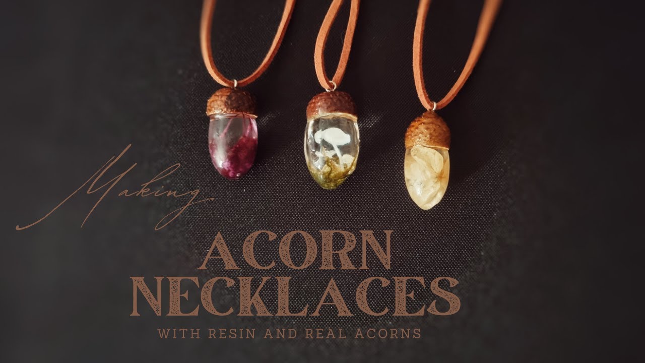 Making acorn necklaces with resin and real acorns