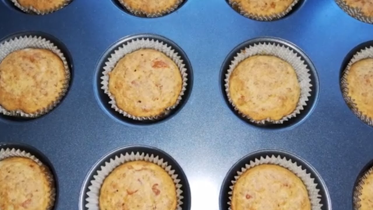 Muffin salati ai wurstel e mozzarella