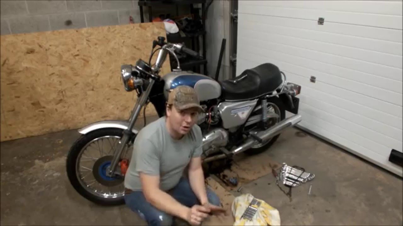 Triumph Bonneville T140 Valve Clearance adjustment