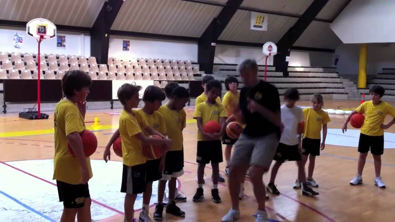 Entrainement Poussins JSA Bordeaux Basket Asso  Entrainement Poussins JSA Bordeaux Basket Asso