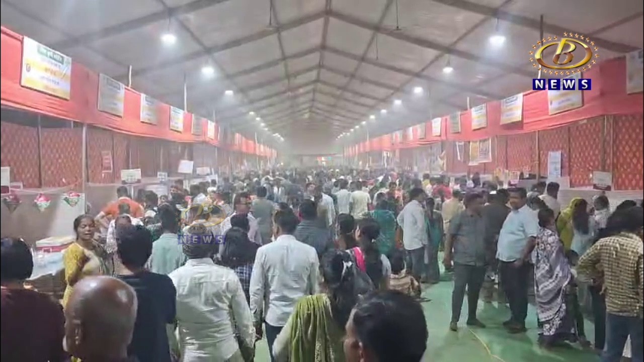 नवतंत्रज्ञान आणि आधुनिक यंत्रसामुग्री तसंच जातीवंत जनावरं पाहण्यासाठी शेतकर्‍यांची अलोट गर्दी