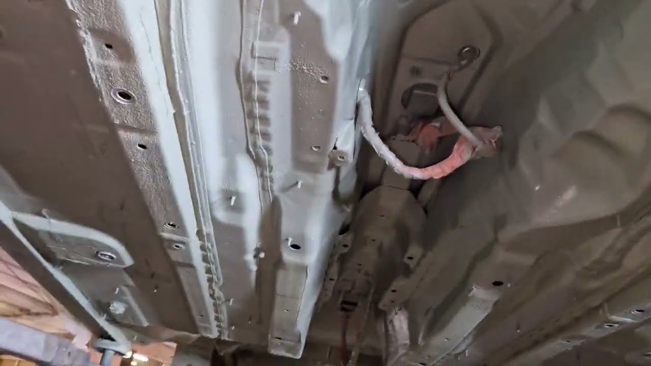 BMW E60 борьба с ржавчиной на днище, посмотрите что получилось