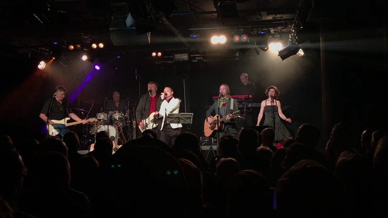 Leevi and the Leavings - Onnelliset @ Tanssisali Lutakko, Jyv&auml;skyl&auml; 29.11.2018
