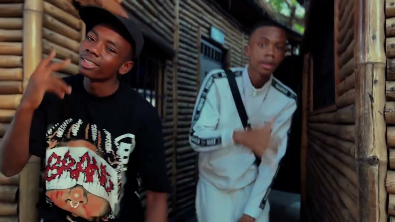 LIL LYON FT M4XY-ONLY LOVE-(vídeo oficial)