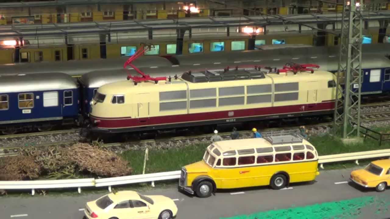 Neue Roco BR 103 225 und 103 113 bei Ihrer ersten Anlagen fahrt
