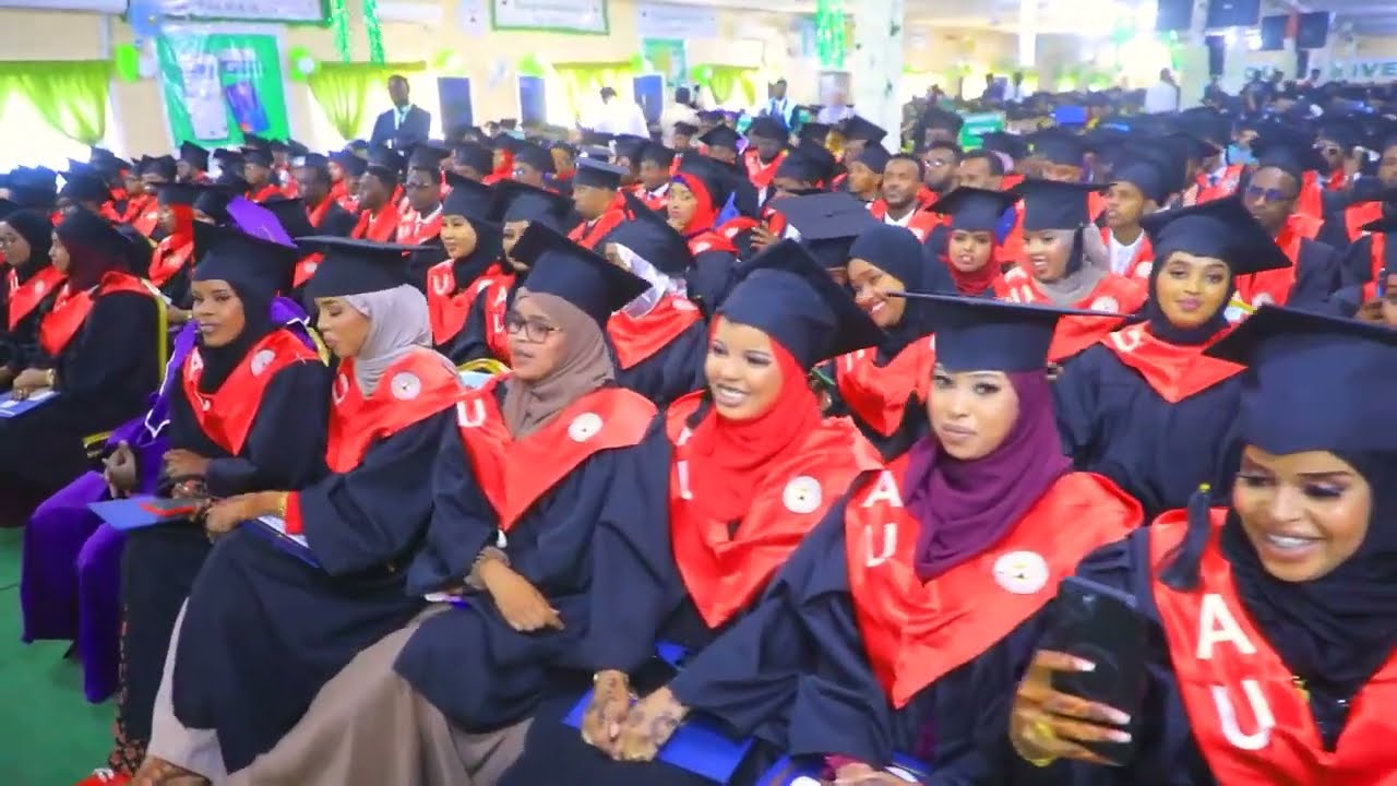 Muuqaalada Ghud Ee Xaflada Qalinjabinta Ardeyda Jaamacada Camuud