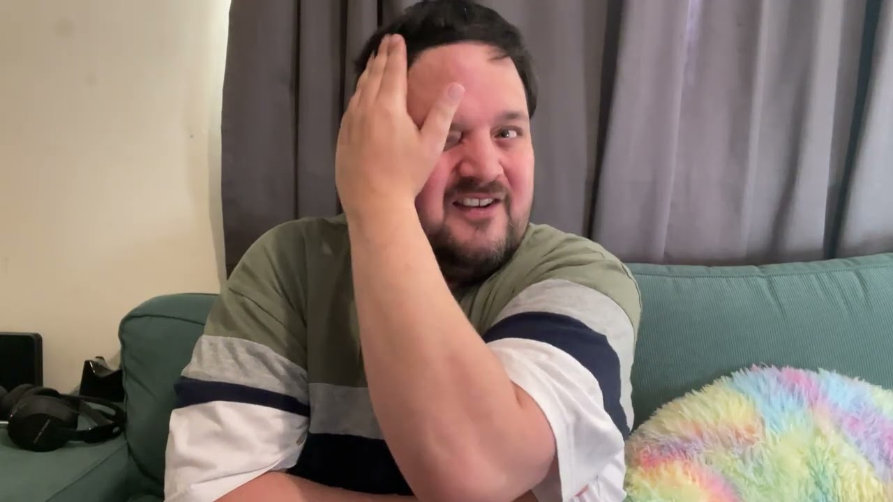 Подборка неловких моментов из TikTok — реакция Джо.