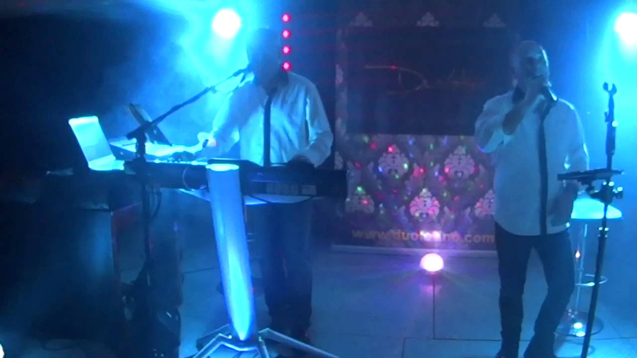 Duo Latino ao vivo no restaurante A Lampreia