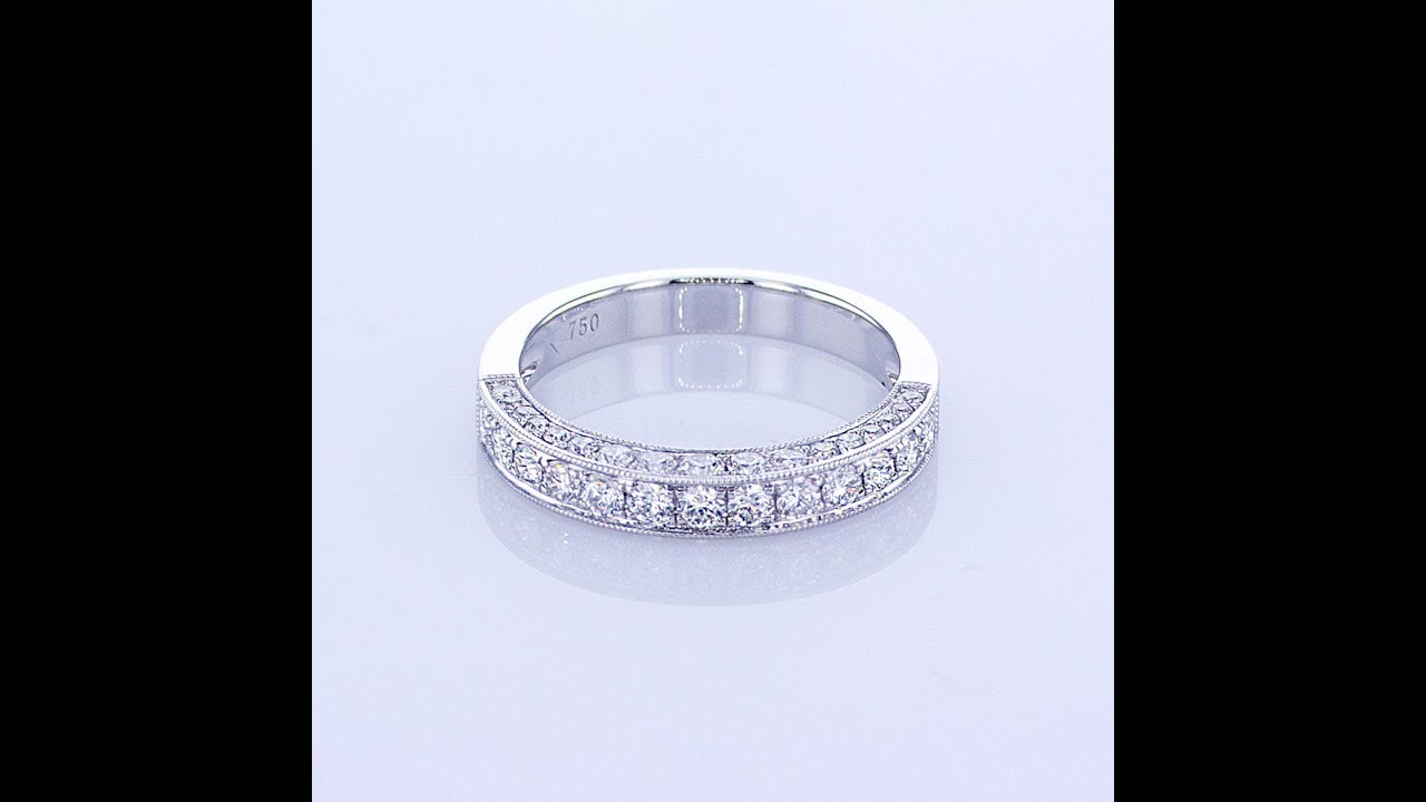 0.92CT 18KT WHITE GOLD DIAMOND WEDDING BAND WITH THREE SIDED DIAMONDS