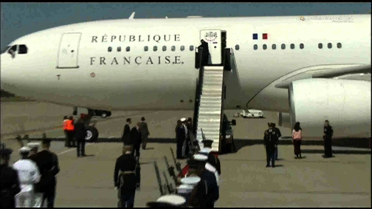 French President Francois Hollande plane landing in u.s.