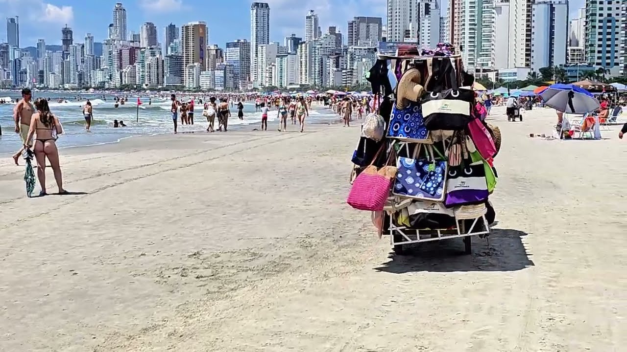Солнечный день в Balneário Camboriú Central Beach-Бразилия