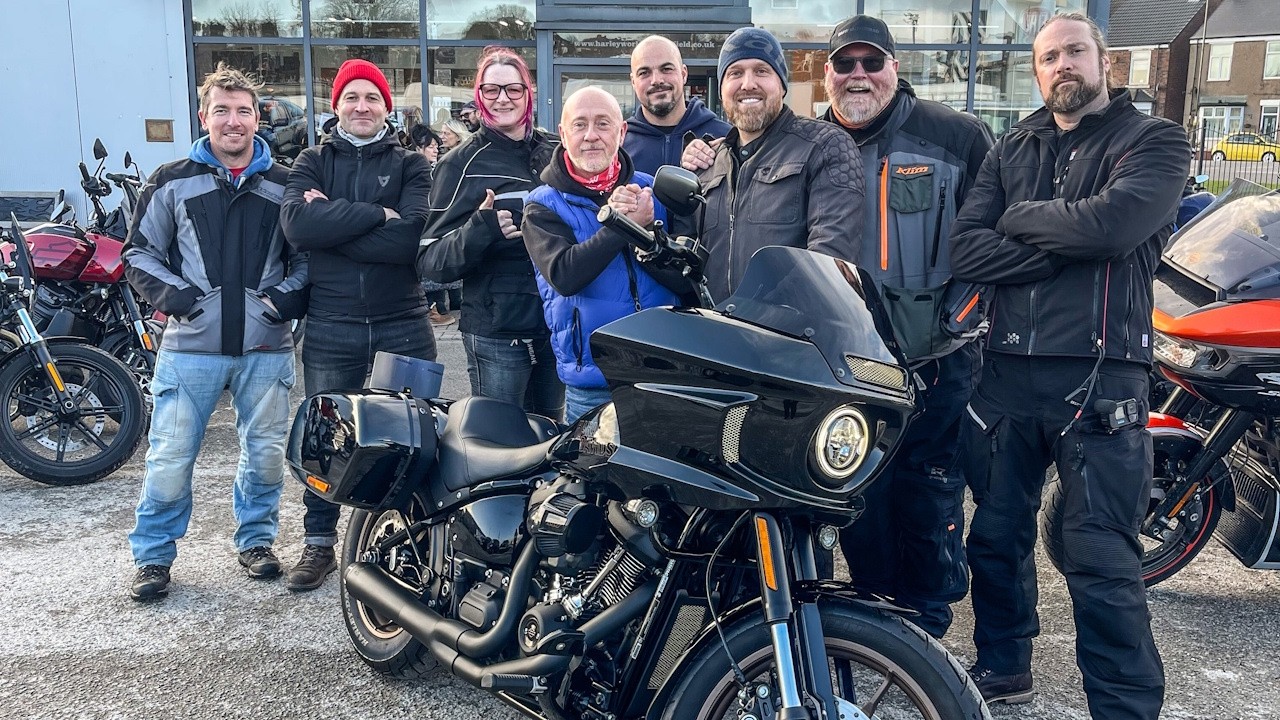 Покупает свой ПЕРВЫЙ Harley Davidson!