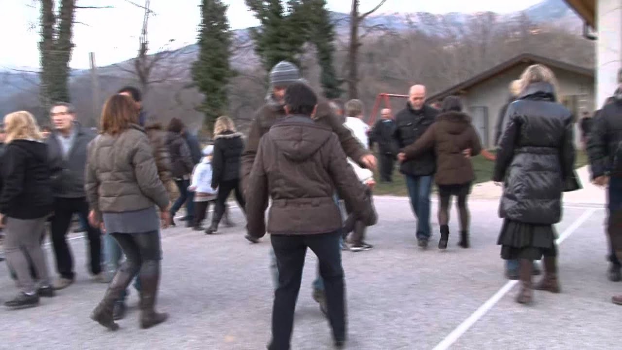 Cartignano(CN) Bourrée a due tempi eseguita da Lou Janavel.