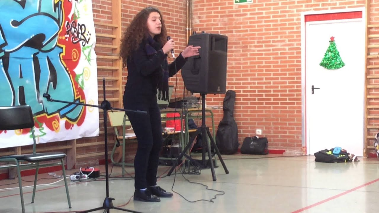Julia canta Gospel: 