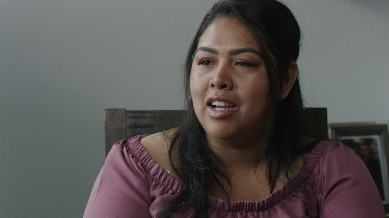 Madre de 2 Niños con Pérdida Auditiva Comparte su Viaje a Los Implantes Cocleares