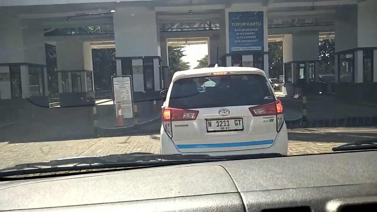 Suasana Bandara Internasional Lombok Saat Penjemputan Wisatawan