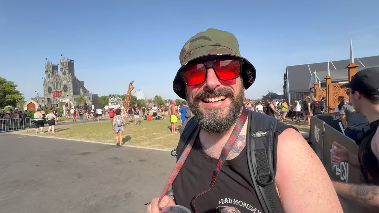 Vlog HELLFEST – Jour 3 : C** trempé 🥵, bagarre et chapeau !