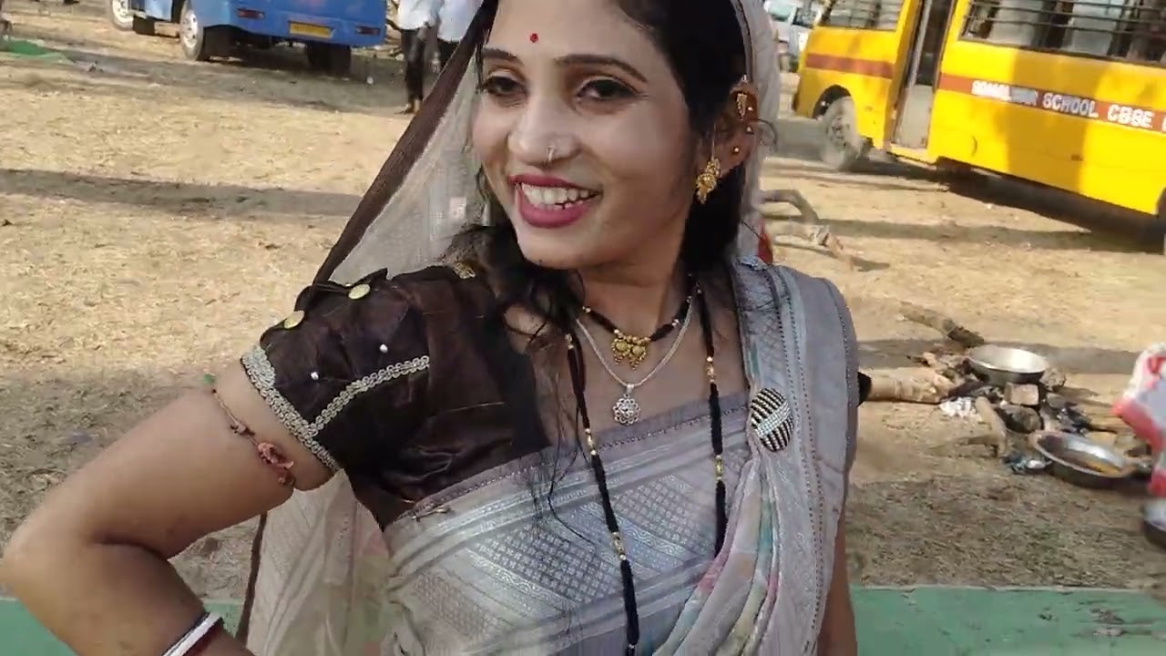 लंगड़ु मामा जंगली का मटन बनाते हुए 