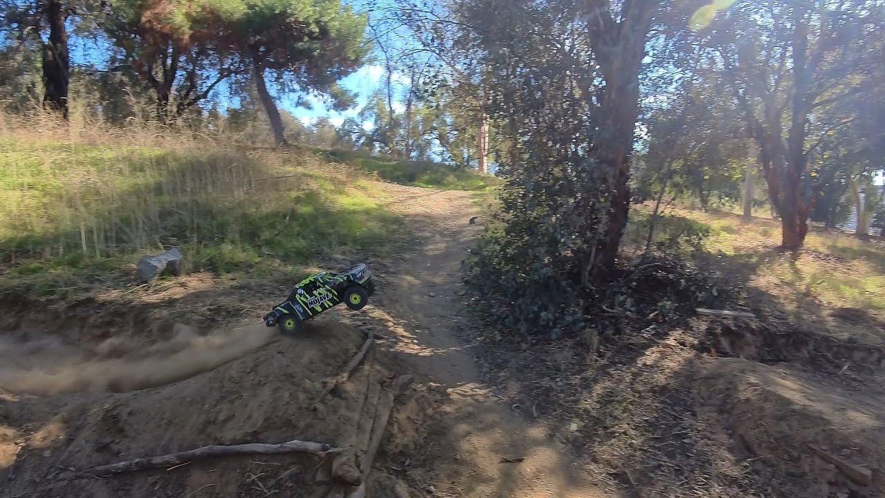 Arrma Mojave6s blx found a sick jump #arrma #rctruck #offroad #bashers #trophytruck #desserttruck 