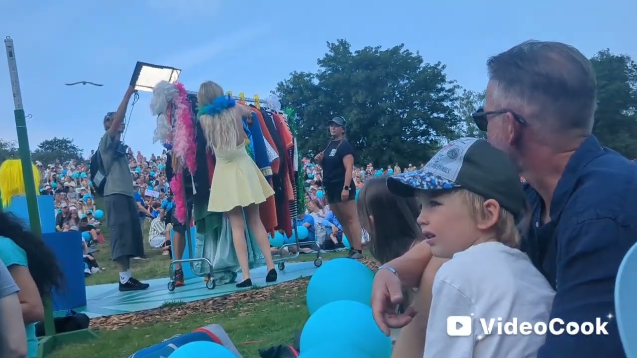 Ser ella tiritielo på sommarlov så bra