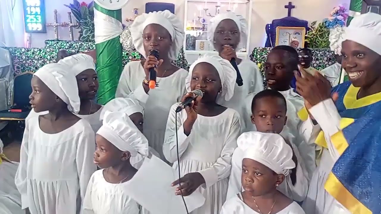 Fête des Mères 2025 à la Paroisse OWO AGBARA JESU KLISTI– Hommage des enfants aux mamans