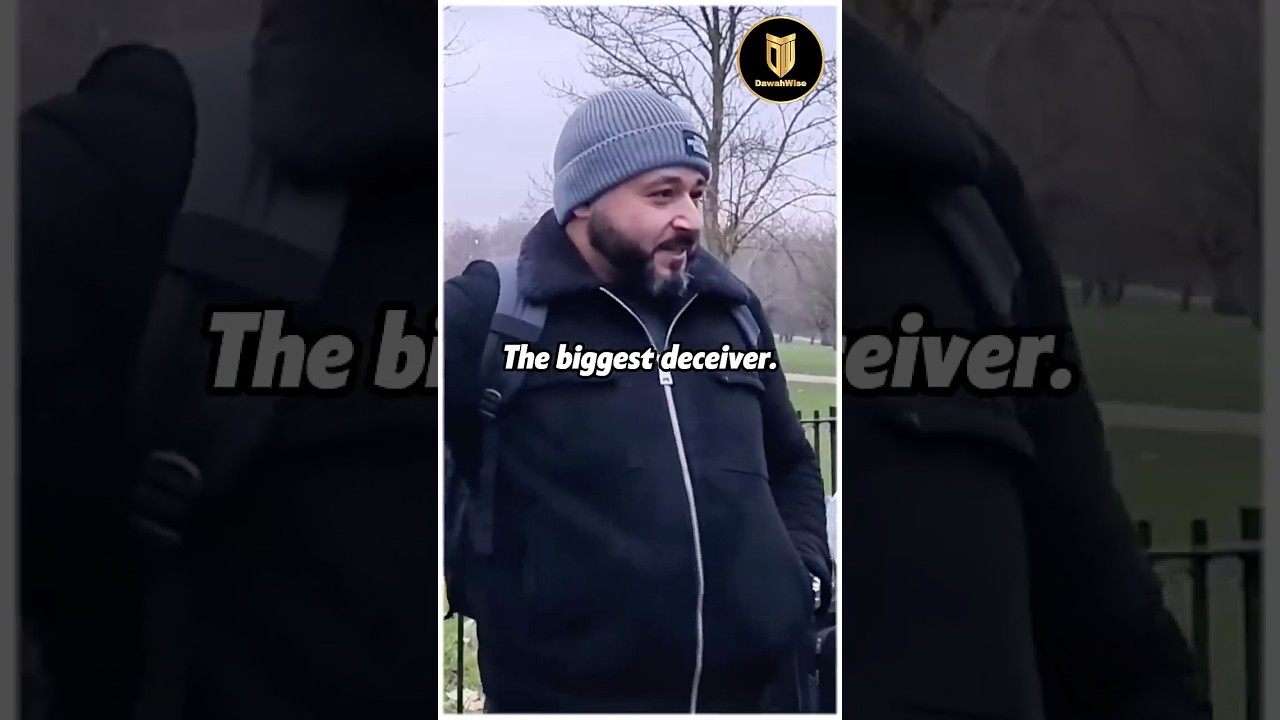 Christian Runs From Muslim After Saying This | Hashim | Speakers Corner