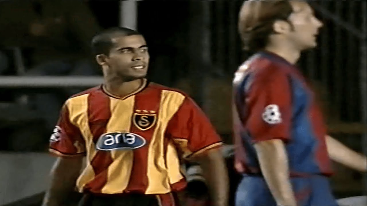 Felipe Maestro Endiabrado contra o Barcelona pela Champions League em 2002