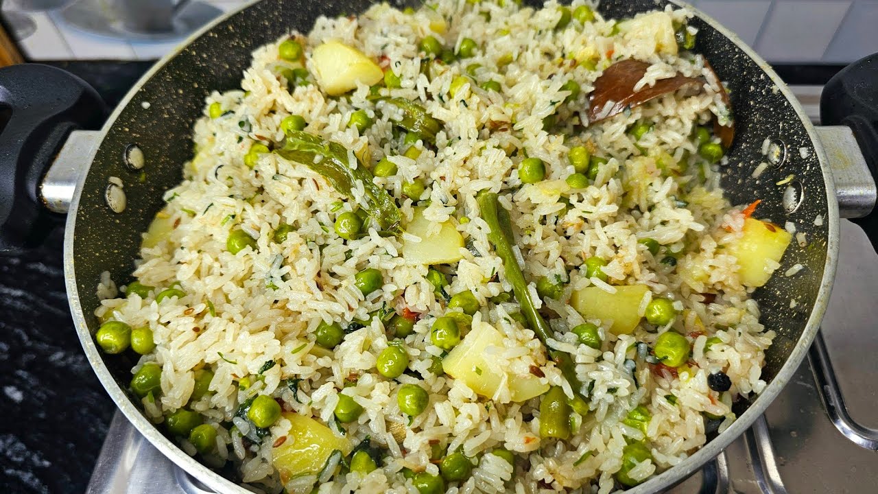 मटर पुलाव की रेसिपी | Matar Palao Ki Recipe | घर के चावल से बनाएँ खिले खिले आलू मटर पुलाव की रेसिपी