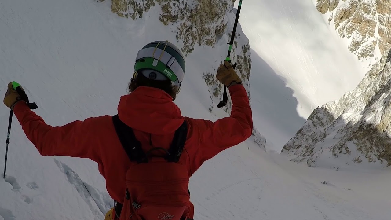 Skiing Steep Couloirs in Dolomiti