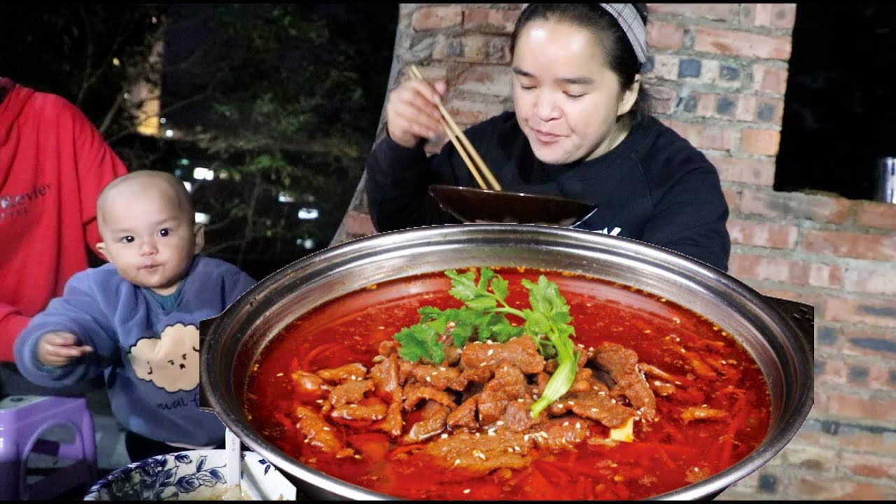 苗大姐一牛三吃，讲述生娃过程，听着都觉得痛，辣与不辣都有