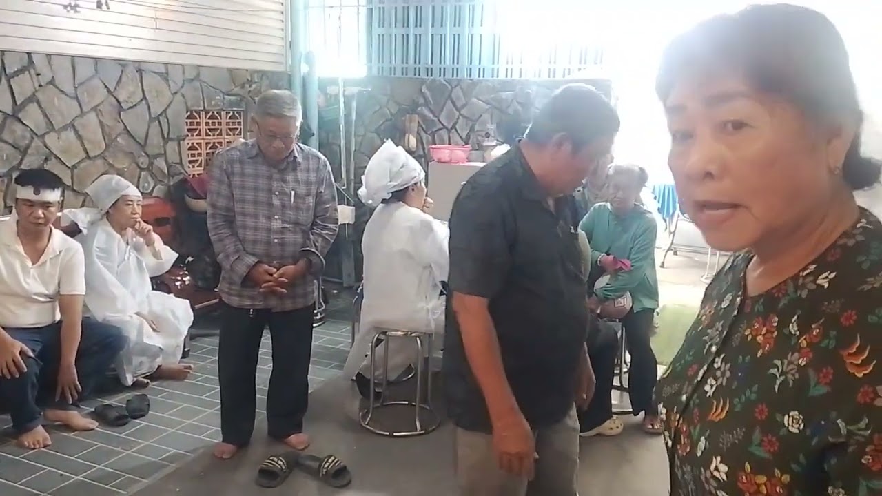 NCT đến tiển đưa cụ Trinh về với chúa, được lên thiên đàng..A,, men
