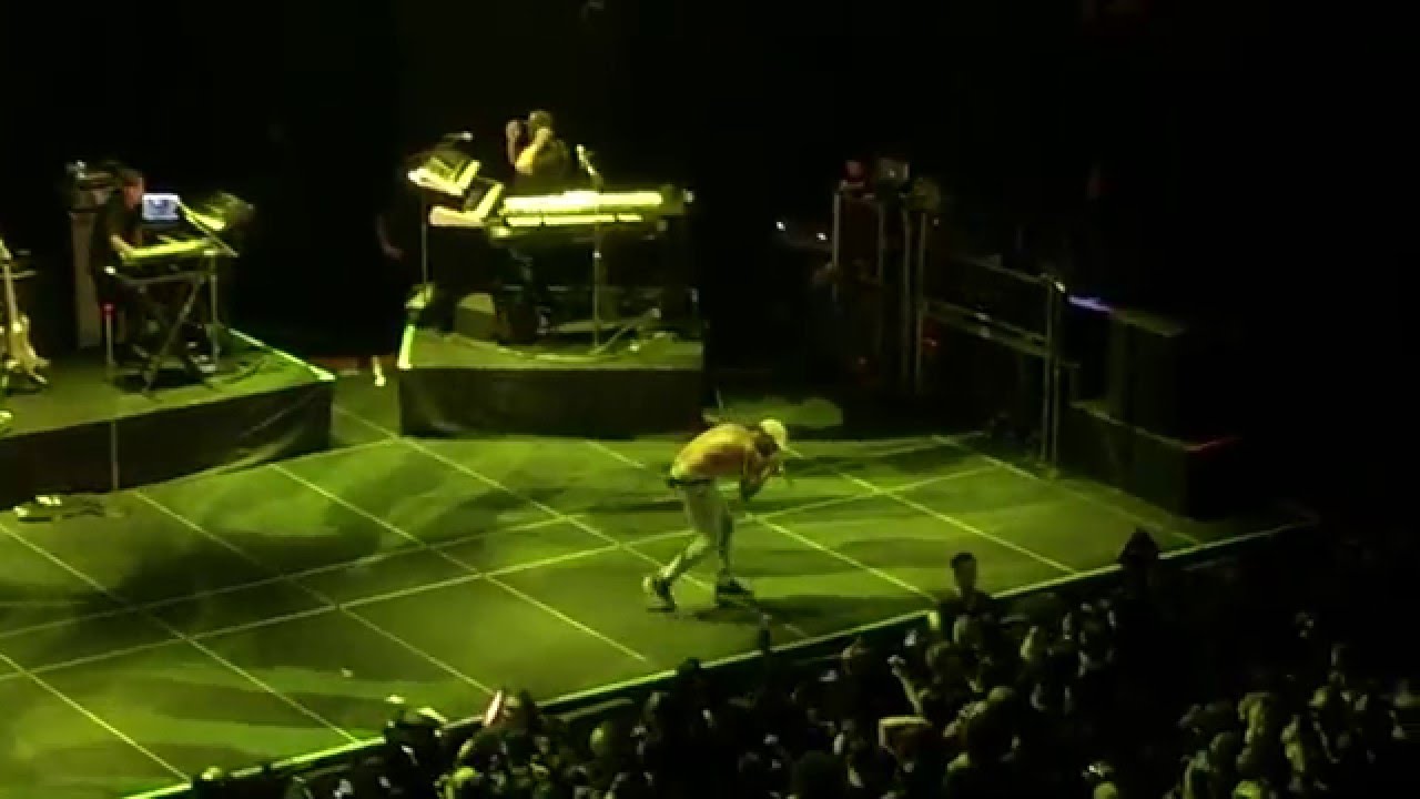 Chris Brown- Picture Me Rollin' (Live in SF)