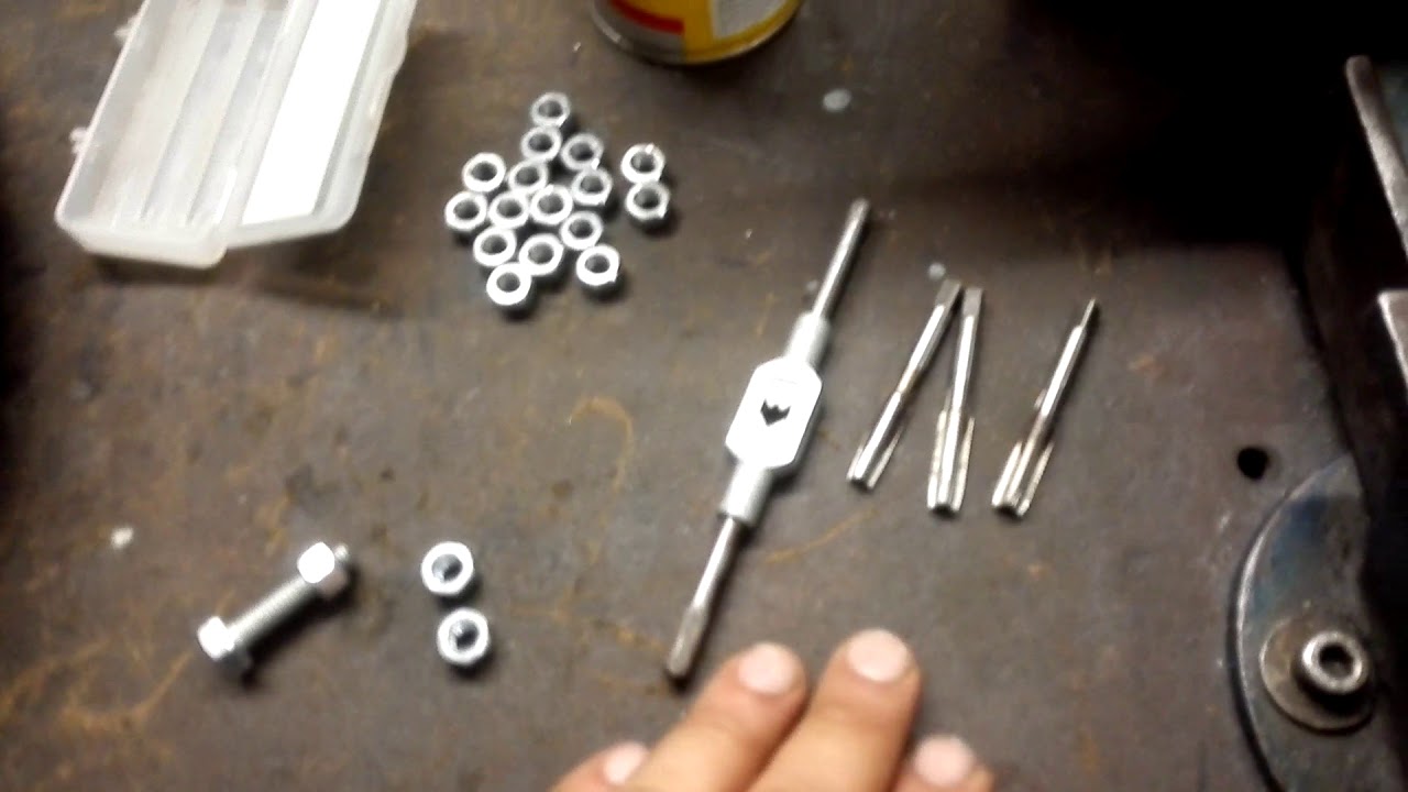 Metodo per autocostruirsi i dadi chiave 11 filettatura 8 mm. per le Vespa farobasso e le GS!