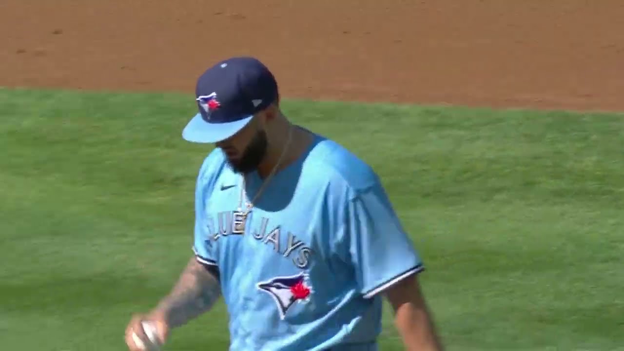 Alek Manoah SILENCES the Yankees' offense in his MLB debut (And his family celebrates in the crowd!)