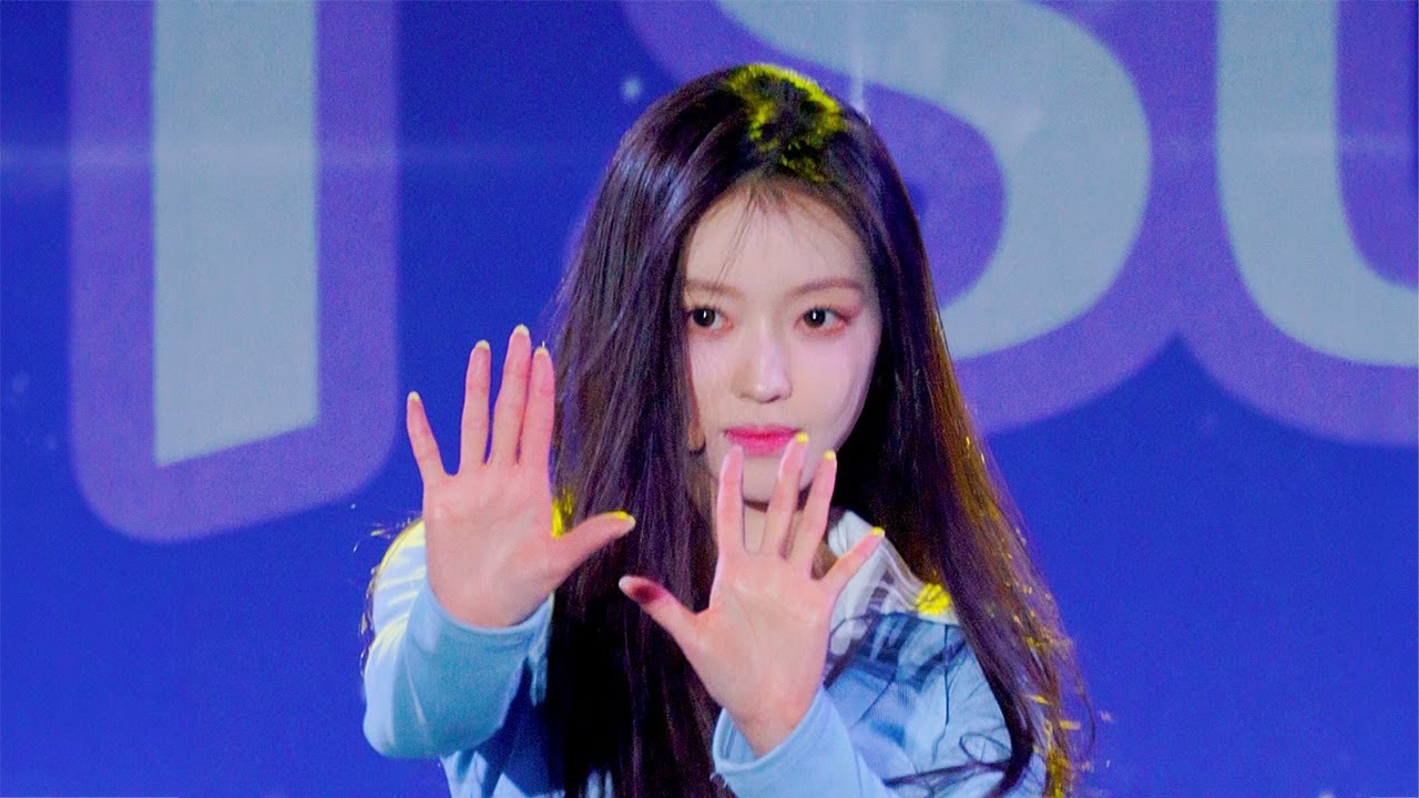 240522 오마이걸 유아 YooA : 틱톡 (Tic Toc) 무대 직캠 fancam @ 선문대 축제 | Plumia (4k 60p)