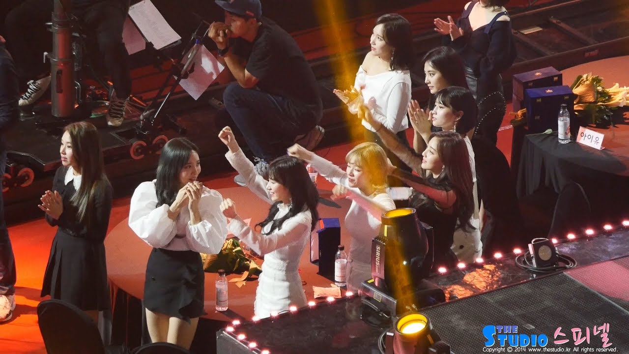 180214 트와이스 '갓세븐(GOT7) 월드한류스타상 수상' 대기직캠 TWICE IU Reaction fancam (가온차트 뮤직어워즈) by Spinel