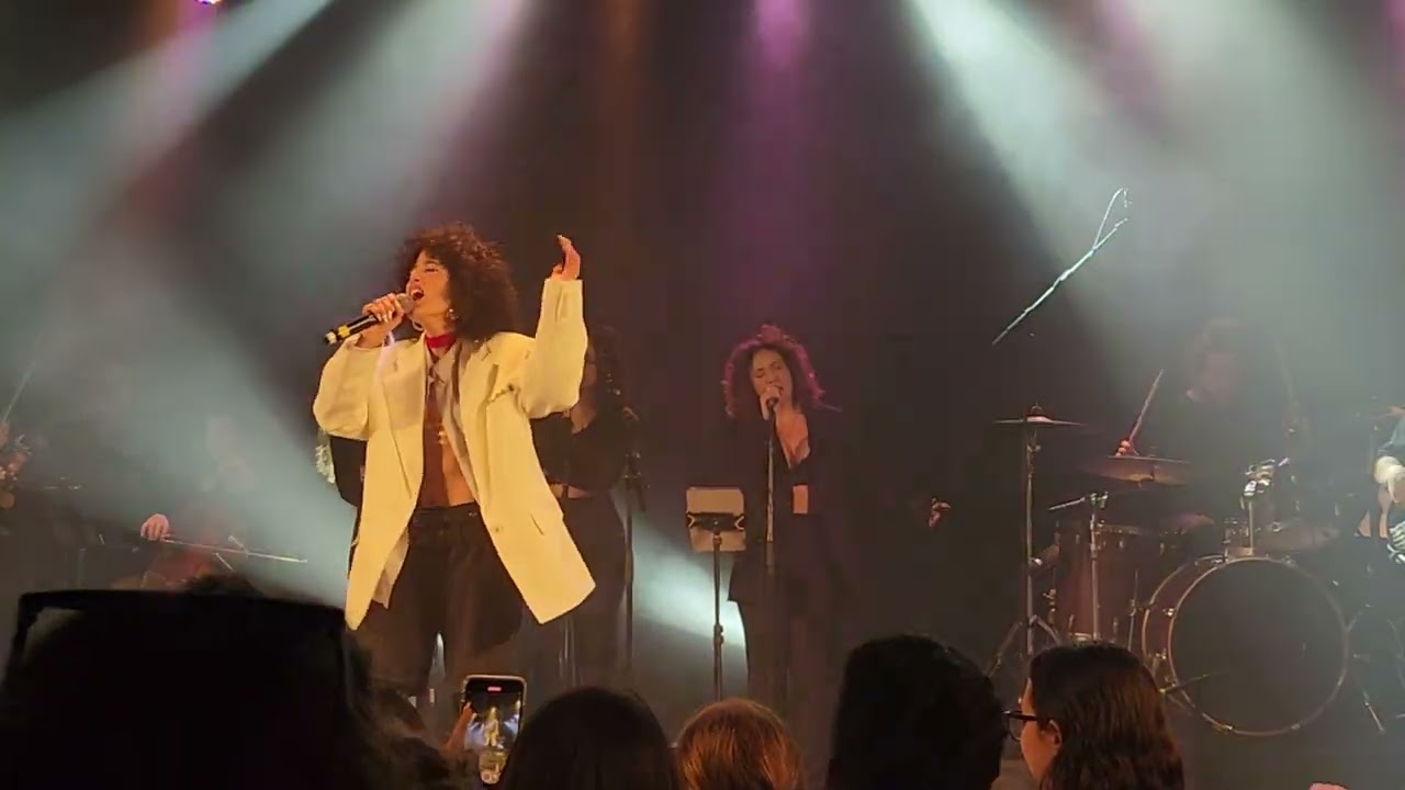 ליהי טולדנו - החליפה האפורה - מופע בכורה