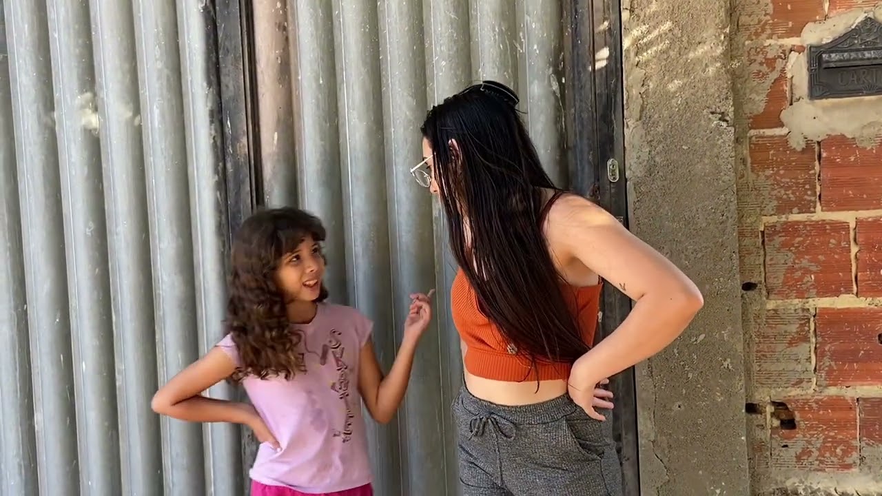 Essa daí não merece ganhar nada de ninguém